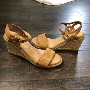 Brand new tan wedges
